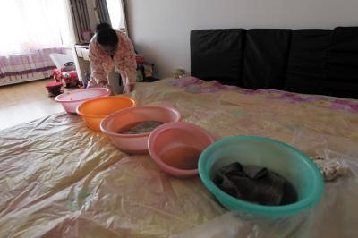 丹凤楼上漏水，住户失联，小区没物管，业主维权难！律师来支招……